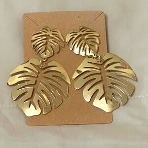 Beautiful fashion.Golden double leaf statement earrings. Post back.